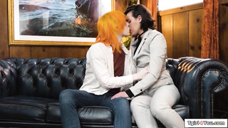 Trans femboy Jean Hollywood fucks doctor