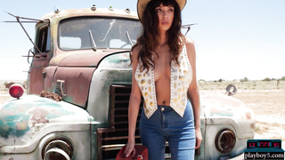 Gorgeous curvy latina MILF model Steph