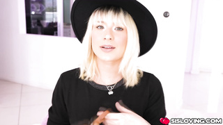 Jerking off while stepsis shows me her pussy