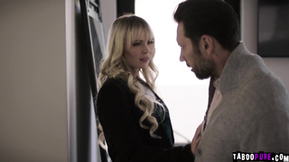 Real estate agent seduces the married guy