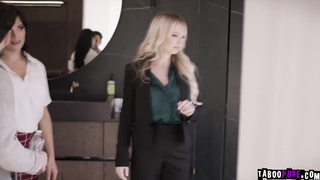 Real estate agent seduces the married guy