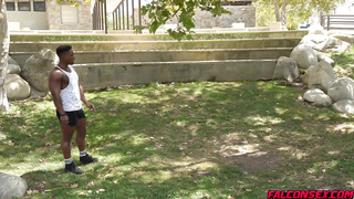 Cole Connor barebacks and mounts Dan Saxon's hole