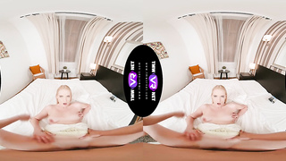 TmwVRnet - Jessica Jade - Planning journey with a spear in her arms