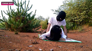 Inexperienced Hooded Asian Duo Smash Outdoors