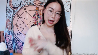 Yiming Curiosity 依鸣 - 2022 新年生活更新！应你们要求我说中文啦！- 中国留学生 美女网红主播