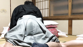 A doll schoolgirl who fell asleep in a retro kimono (haori and hakama) was rammed from behind.