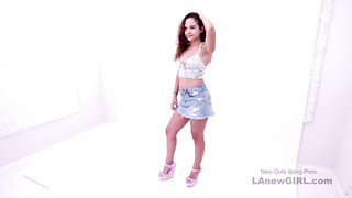 Stunning latina slowly sucks hard cock in studio