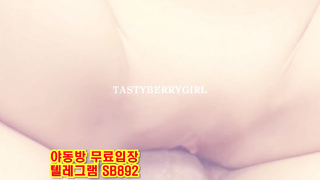 열매 트위터 04년생 보지가 참 깨끗하네 ㅎㅎ 풀버전은 텔레그램 SB892 온리팬스 트위터 한국 최신 국산 성인방 야동방 빨간방 Korea