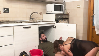 L’idraulico mi stura tutti i buchi - (dialoghi in italiano )