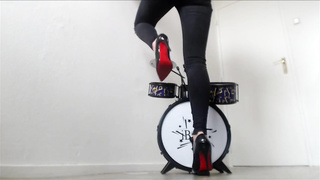 Queen Carmen plays drums (kick vid)