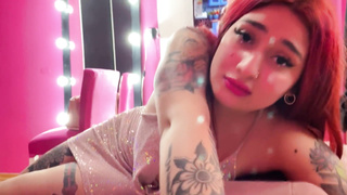 Hun ankom beruset fra en FESTIVAL, og HENDES STIFBROR SMASHED HENDE HÅRDT