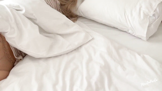 Stepbrother stroked off on the culo of his Sister In Law, but could not fight back and pulverized her! Creampei