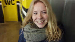 Public quickie in the hockey stadium! Aficionado nail during the game after the second break!