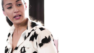 Lauren Phillips threesome fuck with VR