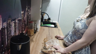 Выебал на кухонном столе