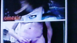 Peeping College girl message's me to get hard for her ((+ sound )