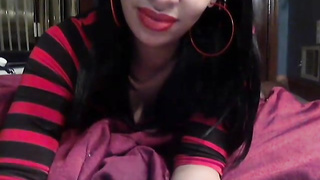 Hot Ebony Babe fucks her wet pussy with a dildo