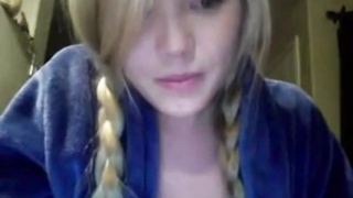 Teen Rubbing Her Pussy On Her Webcam