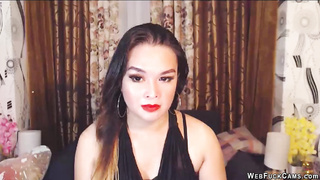 Brunette babe with make up webcam