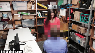 Latina teen thief ready to satisfy a cop