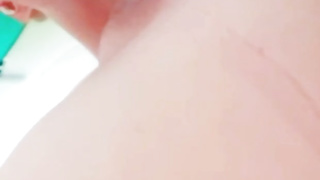 Chica rosadita se corre de tanta penetración