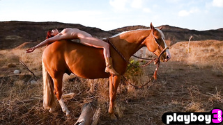 Odette posed and showed all natural body