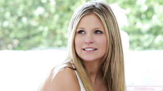 Blonde wants to watch porn with teen bff