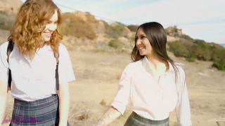 Teenies Natalia Nix And Freya Parker Taunt Before Ultra-Kinky Hook-Up