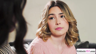 Brunette babe facesits lesbian customer