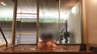 【homemade】Lovey-dovey romp in a intimate bath❤️ Condom-Free internal cumshot in mature muff