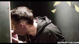 Mason shows his dick for Des Irez to suck