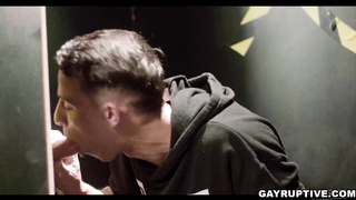 Mason shows his dick for Des Irez to suck