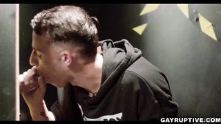 Mason shows his dick for Des Irez to suck