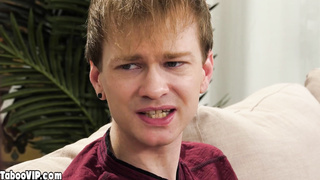 Teen making erotic pics on bros big cock