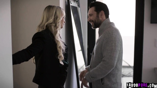 Real estate agent Lilly Bell had an energetic sex