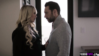 Real estate agent Lilly Bell had an energetic sex