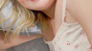 Mi hermanastra rosadita quiere jugar