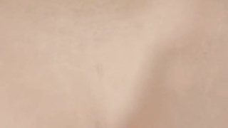 Mi hermanastra rosadita quiere jugar