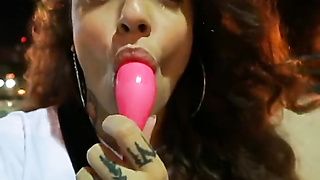 safadinha andando de sk8 e gozando muito