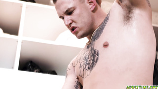 Studs having sneaky sex in the closet