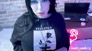 Dybt deep throat fra en sød teenagepige med en ansigtsbehandling