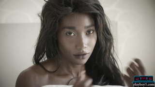 African MILF model shows luscious body