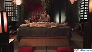 Asian ts geisha Kasey Kei gets a footjob