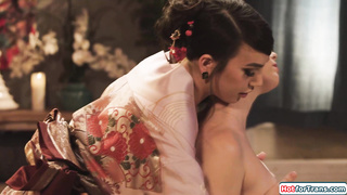 Asian ts geisha Kasey Kei gets a footjob