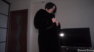 For this mink coat she must work rock hard with her gullet