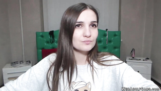 Solo naked amateur fucking dildo