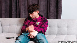 Kyle Wyncrest offers his cock to jerking Zayne Bright