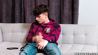 Kyle Wyncrest offers his cock to jerking Zayne Bright