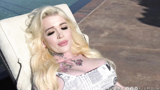 Gracie Jane ana barebacked by hung TS Aphro