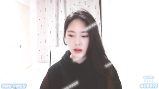 2114 캠 켜진줄 모르고 방송하기전에 자위하는년 풀버전은 텔레그램 UB892 온리팬스 트위터 한국 최신 국산 성인방 야동방 빨간방 Korea